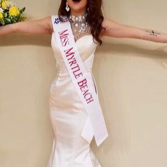 Evening Gown - Picture 2 of 5